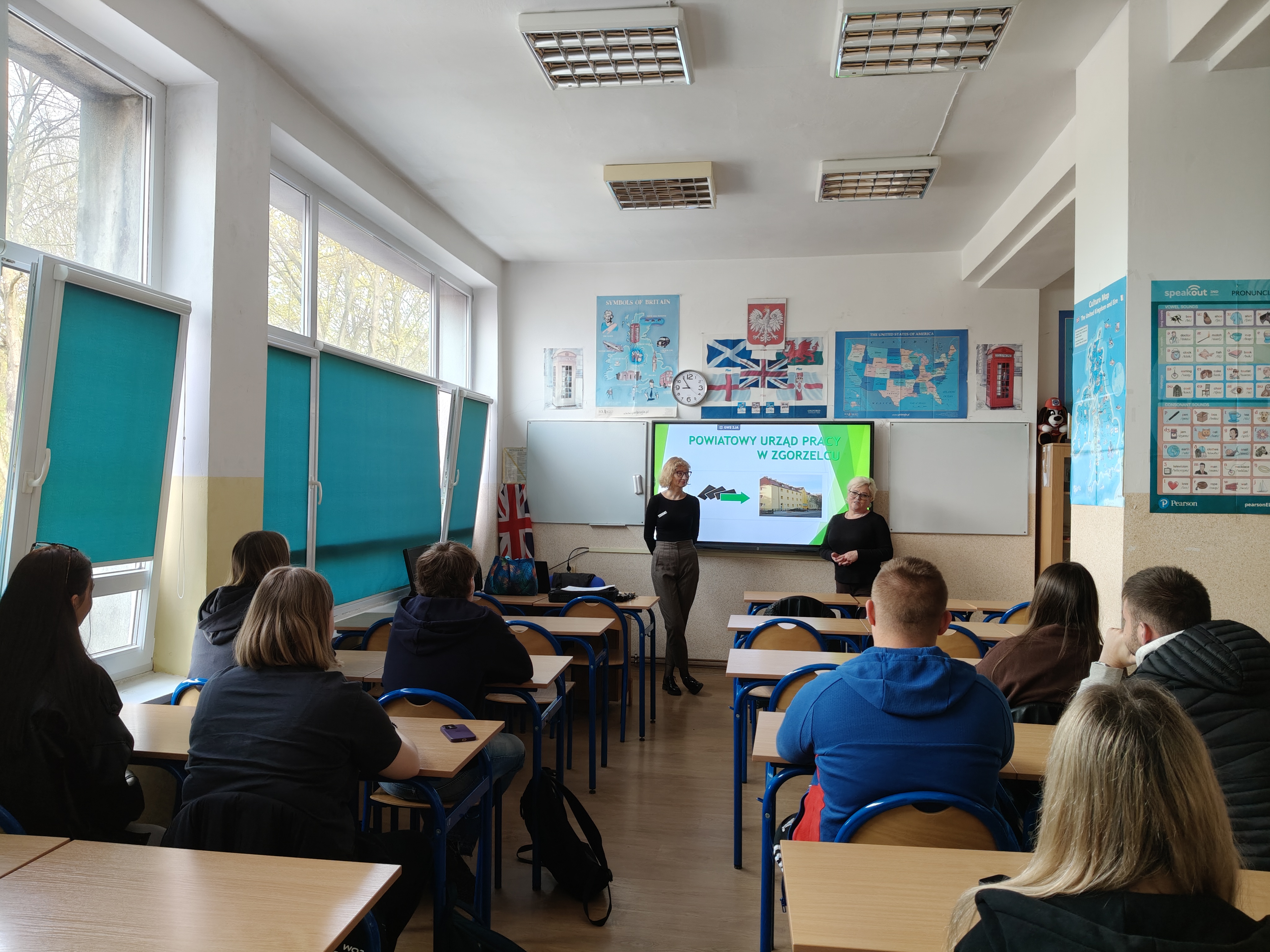 Obrazek dla: Spotkania z młodzieżą klas maturalnych